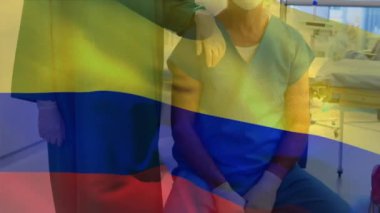 Hastanedeki beyaz erkek ve kadın cerrahın portresine karşı Kolombiya bayrağı sallama animasyonu. Tıbbi sağlık ve vatanseverlik kavramı