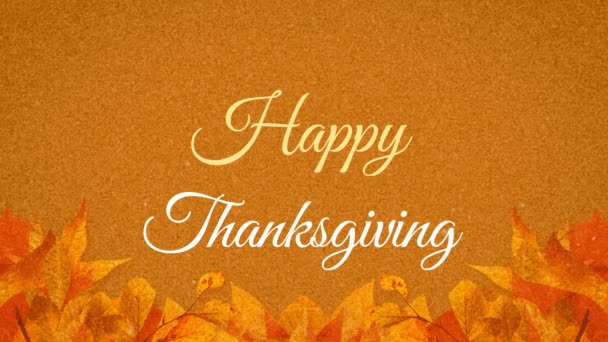 以橙色背景为背景 用欢乐的感恩节文字横幅与秋天的树叶图案相映衬 感恩节和秋季的概念 — 图库视频影像