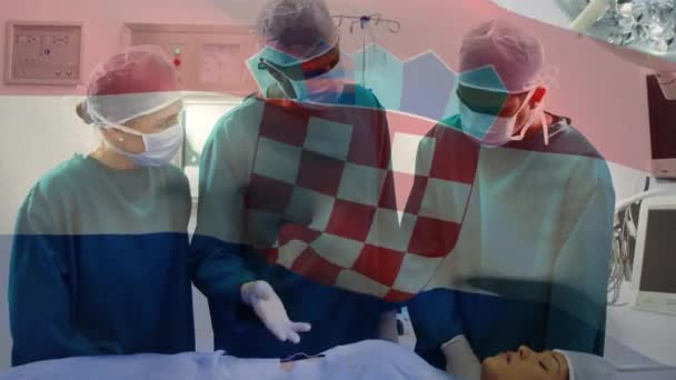 Animacja Chorwackiej Flagi Przeciwko Zespołowi Różnych Chirurgów Dyskutujących Przed Operacją — Wideo stockowe