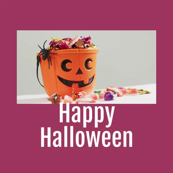 Feliz Texto Halloween Blanco Con Truco Dulces Dulces Cayendo Cubo —  Fotos de Stock