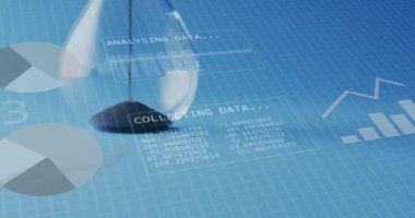 Kum saati üzerindeki istatistik ve finansal veri işleme animasyonları. Küresel iş, finans, hesaplama ve veri işleme kavramı dijital olarak oluşturulmuş video.