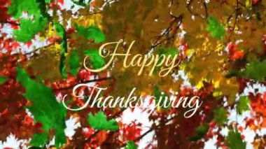 Mutlu şükran günü metinlerinin ve sonbahar yapraklarının animasyonu düşük açılı ağaç ve gökyüzü manzarasına karşı. Şükran Günü ve Sonbahar sezonu konsepti