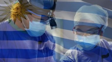 Hastanede ameliyat yapan erkek ve kadın cerrahlara karşı uruguay bayrağı animasyonu. Küresel sağlık hizmeti kavramı