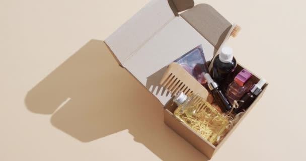 Wideo Produktów Kosmetycznych Kartonowym Pudełku Przestrzenią Kopiowania Brązowym Tle Cyberponiedziałek — Wideo stockowe