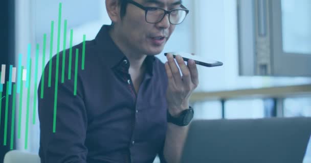 Animation Der Statistischen Datenverarbeitung Gegen Einen Asiatischen Mann Der Büro — Stockvideo