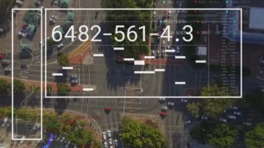 Değişen numaraların animasyonu, grafik, yükleme çubuğu, takas tahtası, araçların hava görüntüsü. Dijital bileşik, çoklu pozlama, rapor, iş, borsa ve ulaşım kavramı.