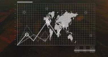 Gökyüzüne karşı dağların manzaralı manzarası üzerine grafiklerin, haritaların ve çubukların canlandırılması. Dijital bileşik, çoklu pozlama, rapor, iş, ilerleme, doğa ve küresel konsept.