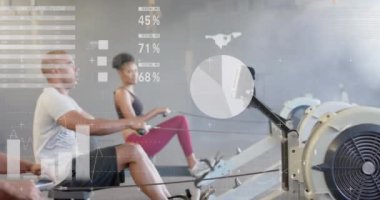 Beden eğitiminde kürek çekme makinelerinde çeşitli gruplar üzerinde veri işleme arayüzü üzerinde animasyon. Fitness, egzersiz, güç, veri, dijital arayüz ve dijital olarak üretilen video.