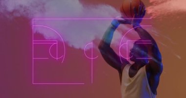Pembe kort animasyonu ve Afrika kökenli Amerikalı erkek basketbolcu üzerinde patlama. Spor, rekabet, yetenek, dijital arayüz, veri ve iletişim dijital olarak oluşturulmuş video.