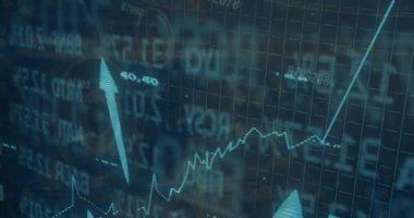 Grafikler, daireler, değişen sayılar, yukarı oklar ve siyah arkaplan üzerinden ticaret panosu animasyonu. Dijital olarak üretilmiş, hologram, şekil, yön, büyüme, rapor, iş ve borsa kavramı.