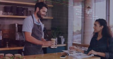 Çeşitli erkek baristaların kafe 'de kadınlara kahve vermesiyle ilgili grafikler ve alım satım tahtaları. Dijital bileşik, çoklu pozlama, rapor, iş, meslek ve borsa kavramı.