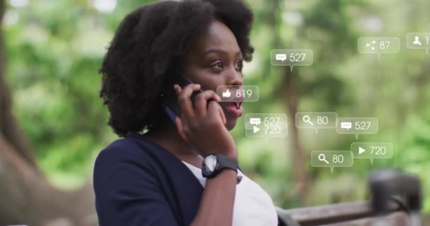 Animasi Perubahan Angka Bar Pemberitahuan African American Wanita Berbicara Ponsel — Stok Video