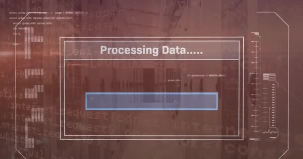 テキスト ローディングバー コンピュータ言語のアニメーションをデータサーバールーム上に デジタル複合 複数の露出 ビジネス コーディング データセンター ネットワーキング テクノロジーコンセプト — ストック動画