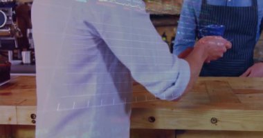 Grafiklerin animasyonu ve çeşitli erkek baristaların kafelerde adama kahve uzatması. Dijital bileşik, çoklu pozlama, rapor, iş, içecek ve borsa konsepti.