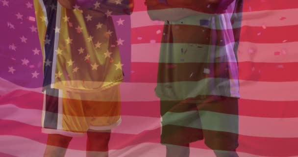 美国国旗在非洲裔美国男性篮球对手身上的动画 国籍和爱国主义 — 图库视频影像