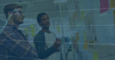 Muhtelif iş arkadaşlarının ofiste fikir alışverişinde bulunduğu birden fazla grafiğin animasyonu. Dijital bileşik, çoklu pozlama, rapor, iş, büyüme, takım çalışması ve planlama kavramı.