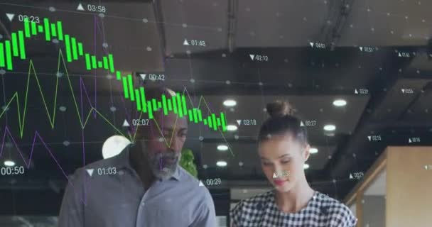 사무실에서 동료에 번호를 그래프의 애니메이션 디지털 보고서 팀워크 비즈니스 — 비디오