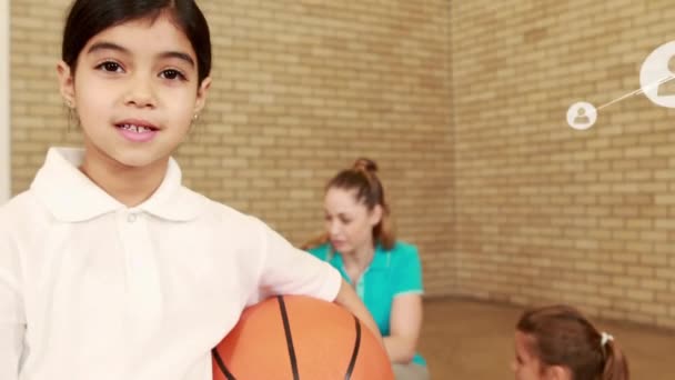 通过在学校展示大拇指的篮球女孩的形象形象网络动画 教育和体育概念 — 图库视频影像