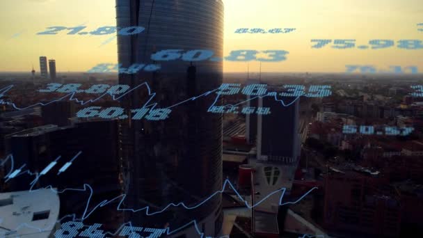 Анимация Нескольких Графов Изменяющимися Числами Над Воздушным Видом Современного Города — стоковое видео