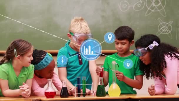 Animering Nätverk Digitala Ikoner Över Olika Studenter Som Utför Experiment — Stockvideo