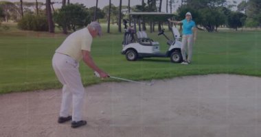Birden fazla grafiğin animasyonu, Kafkasyalı üst düzey golfçünün topa vurması üzerine numaraların değişmesi. Dijital bileşik, çoklu pozlama, rapor, iş, büyüme, spor ve rekabet kavramı.