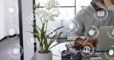 Ofiste dizüstü bilgisayarda çalışan Afro-Amerikan bir adamın birden fazla ikonunun animasyonu. Dijital bileşik, çoklu pozlama, rapor, iş, eğitim, küreselleşme ve teknoloji kavramı.