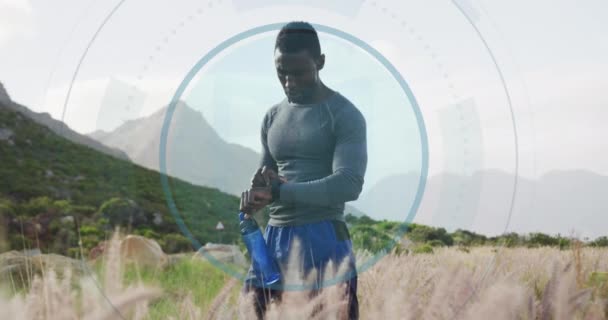 Animação Processamento Dados Sobre Homem Afro Americano Exercendo Natureza Desporto — Vídeo de Stock
