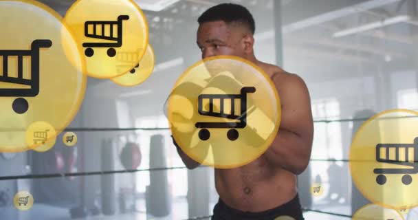 Afro Amerikan Erkek Boksörün Ringde Yumruk Pratiği Yaptığı Alışveriş Arabası — Stok video