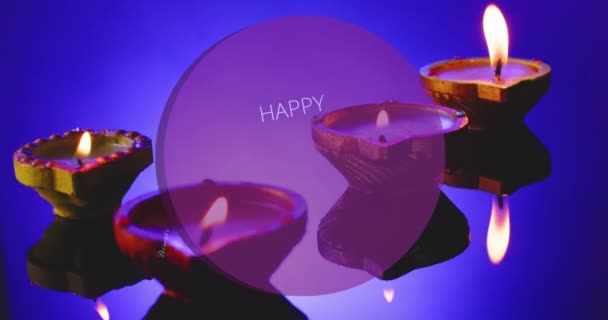 Animation Des Fröhlichen Diwali Textes Über Kerzen Auf Violettem Hintergrund — Stockvideo
