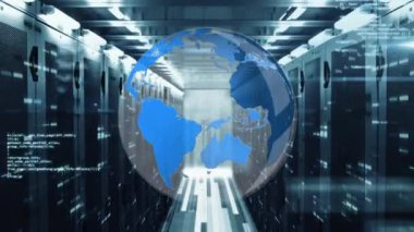 Bilgisayar sunucu odasına karşı dönen küre, veri işleme ve mozaik alanların animasyonu. Küresel ağ ve iş veri depolama teknolojisi kavramı