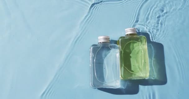 Vídeo Botellas Productos Belleza Agua Con Espacio Para Copiar Sobre — Vídeo de stock
