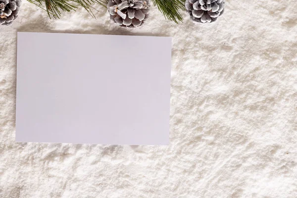 Kerstversiering Witte Kaart Met Kopieerruimte Sneeuwachtergrond Kerstmis Decoraties Traditie Viering — Stockfoto