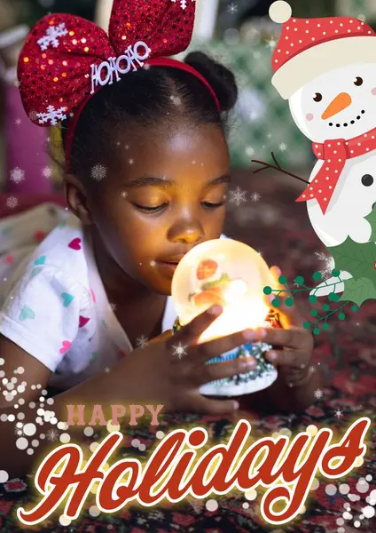 Szczęśliwych Świąt Tekst Bałwan Nad Szczęśliwy Afryki Amerykańskiej Dziewczyny Kuli — Zdjęcie stockowe