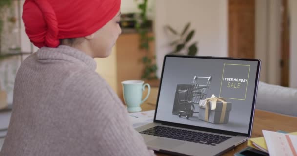 Mulher Biracial Mesa Usando Laptop Compras Line Segunda Feira Cibernética — Vídeo de Stock