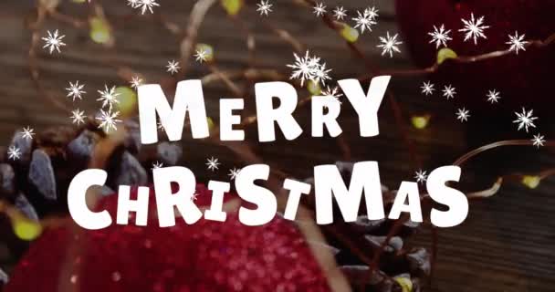 Ahşap Masadaki Dekorasyon Malzemelerinin Üzerine Mutlu Noel Mesajları Kar Tanelerinin — Stok video