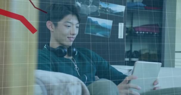 Animering Flera Fallande Grafer Över Asiatisk Pojke Spelar Spel Digital — Stockvideo