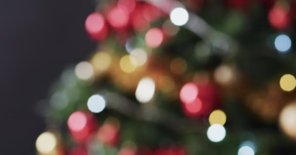 Videó Piros Bögréről Karácsonyi Nádpálcákkal Fénymásolós Karácsonyfákkal Karácsony Dekoráció Hagyomány — Stock videók