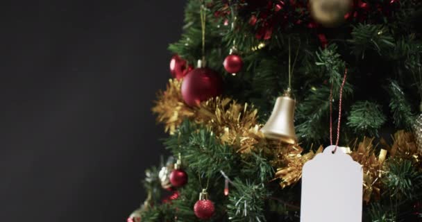 Vídeo Árvore Natal Com Decorações Tag Com Espaço Cópia Fundo — Vídeo de Stock
