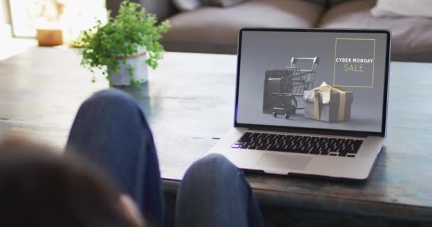 Mulher Mesa Usando Laptop Compras Line Dia Venda Segunda Feira — Vídeo de Stock