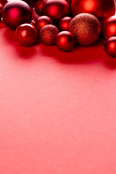 Immagine Verticale Natale Rosso Bagattelle Decorazioni Con Spazio Copia Sfondo — Foto Stock