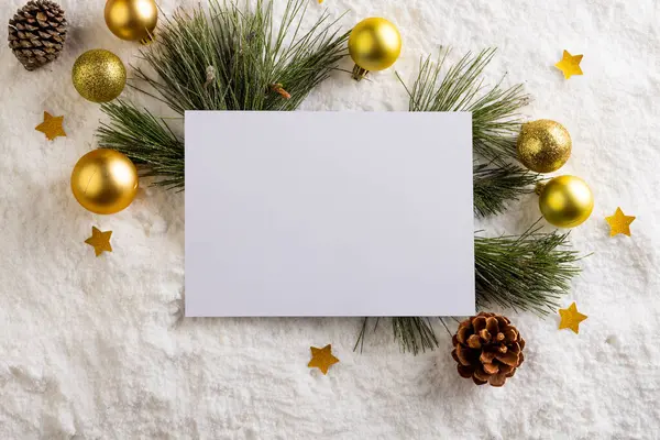Beyaz Kartlı Noel Süslemeleri Kar Arka Planında Fotokopi Alanı Noel — Stok fotoğraf