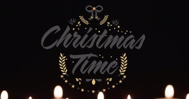 在点燃的茶灯的背景下 欢乐圣诞的动画 圣诞节 传统和庆祝概念数字制作的录像 — 图库视频影像
