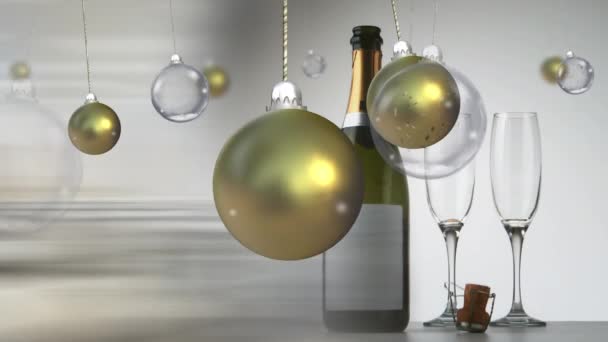 Размахивая Золотом Чистыми Рождественскими Безделушками Над Бутылкой Шампанского Стаканами Сером — стоковое видео