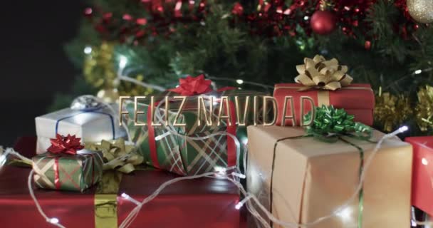 Feliz Navidad는 크리스마스 나무에 텍스트입니다 크리스마스 스페인어 인사말 디지털 방식으로 — 비디오