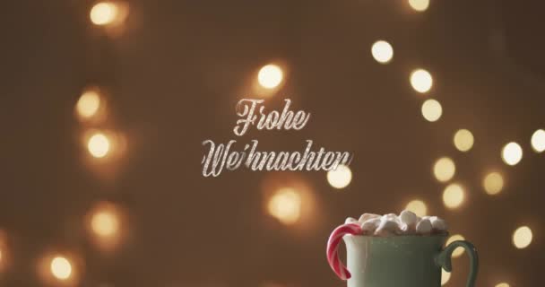 マシュマロと光のスポットでチョコレートのマグの上の凍結のアニメーション クリスマス お祝いのコンセプトデジタル生成ビデオ — ストック動画
