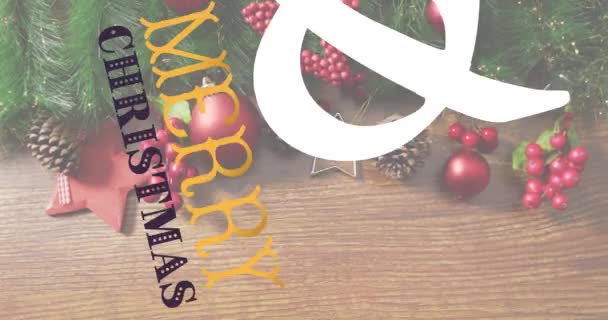 Анимация Веселых Поздравлений Поздравительных Новогодних Текстов Над Новогодними Украшениями Столе — стоковое видео