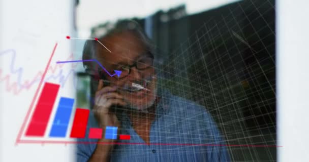 그래프의 애니메이션 코카서스 사람보다 컴퓨터 전화에서 이야기 디지털 보고서 비즈니스 — 비디오