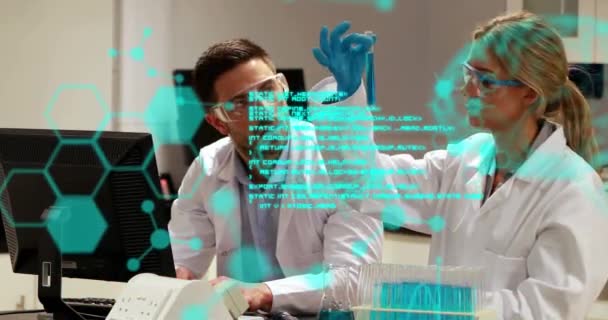 激励在实验室工作的男女科学家进行医学数据处理 医学研究和科学技术概念 — 图库视频影像