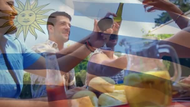 Vídeo Composto Uruguai Bandeira Sobre Diversos Amigos Brindar Bebidas Enquanto — Vídeo de Stock