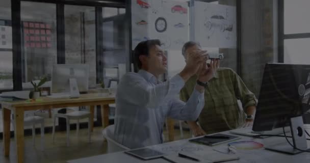 사무실에서 비즈니스 사람들에 데이터 처리의 애니메이션 글로벌 컴퓨팅 디지털 인터페이스 — 비디오